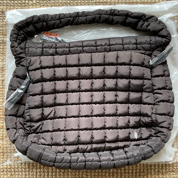 1 LEFT ✨NEW Free People FP Movement Quilted Carryall Bag In Chocolate - Picture 11 of 12